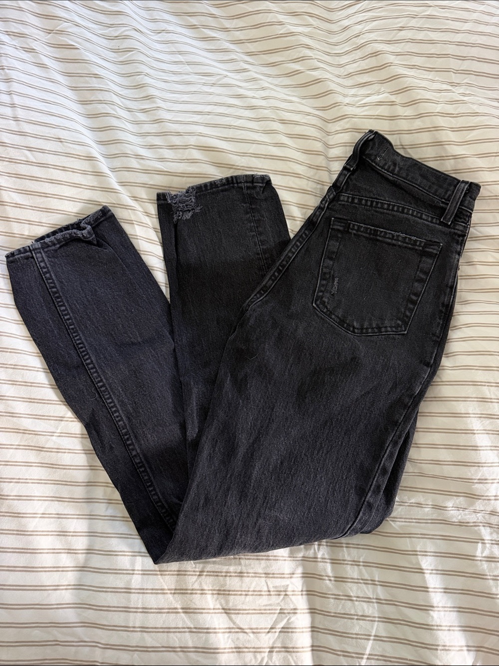 Abercrombie & Fitch 90s Straight Ultra High-Rise Washed Black Jeans